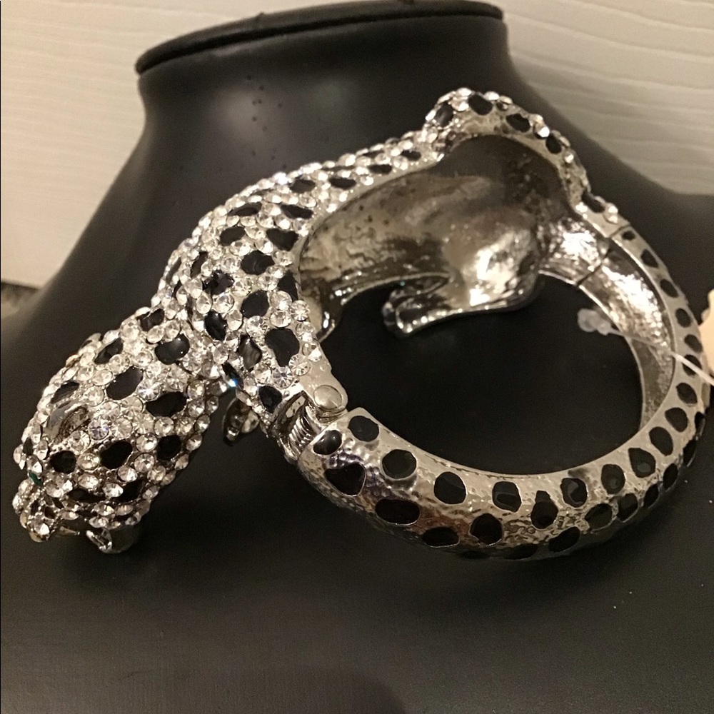 Crystal Leopard Bangle - Picture 3 of 5